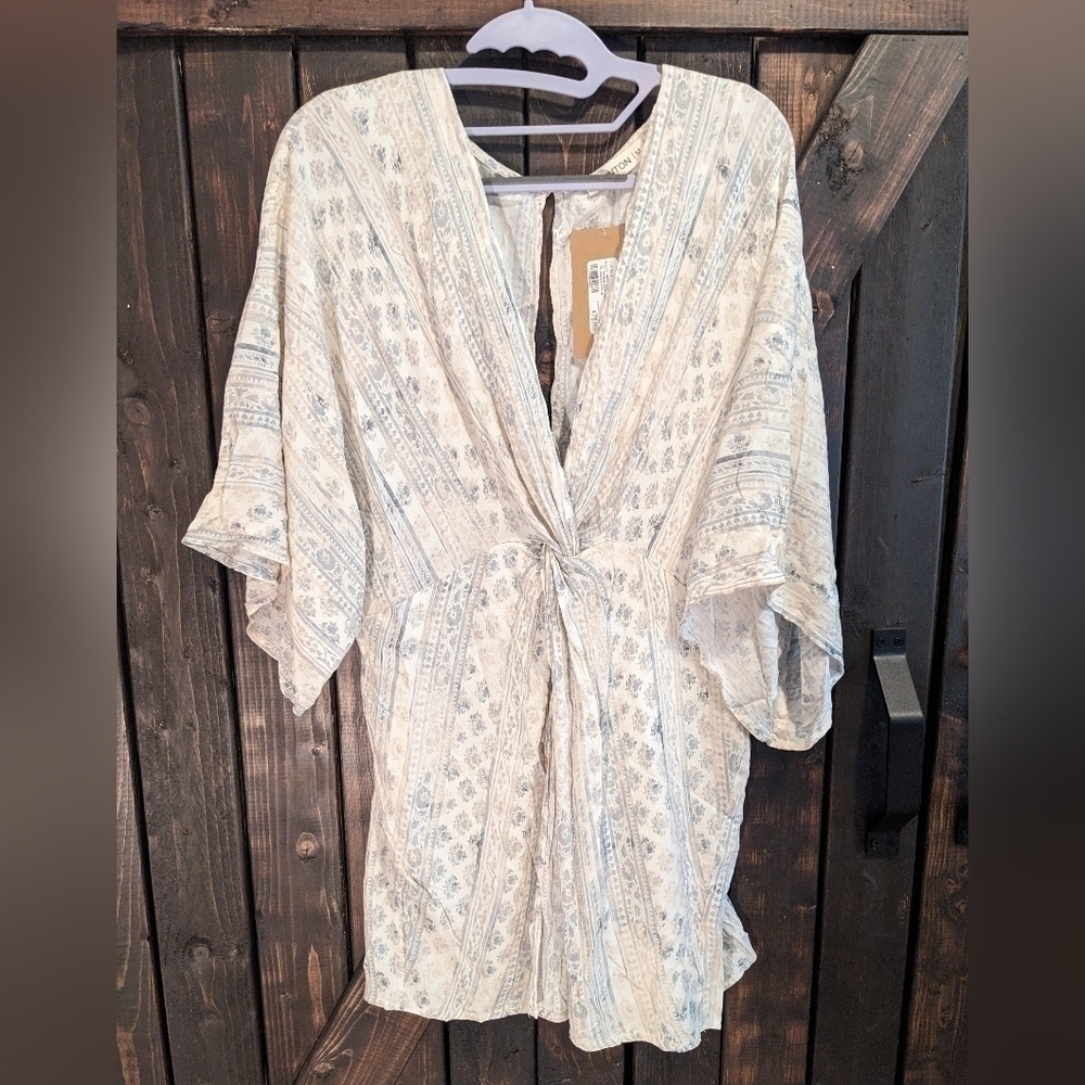 Stanton size M Taupe and grey top